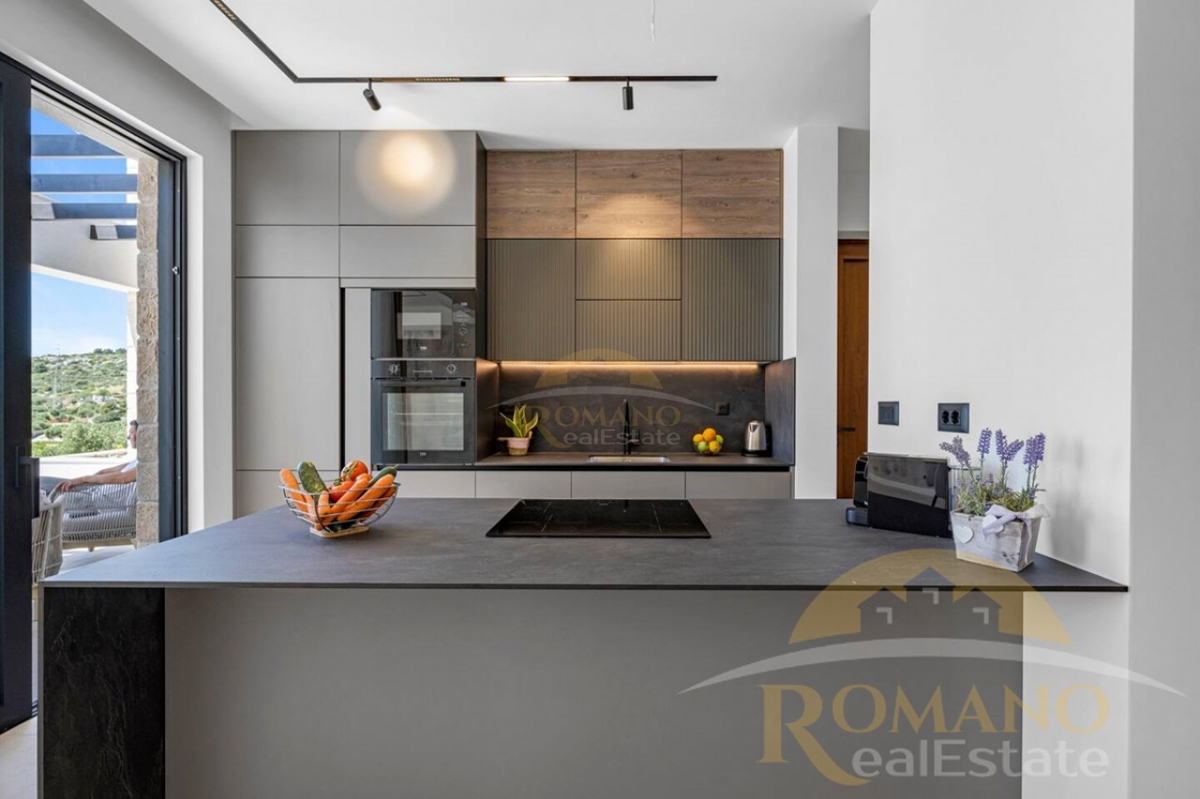 Moderna dvojna vila z infinity bazenom in panoramskim razgledom – Seget Gornji